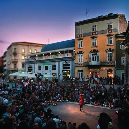 Apartamento Stunning In With Wifi *