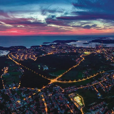 Stunning In With Wifi Apartamento Pula