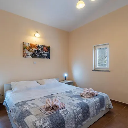 Stunning In With Wifi Pula