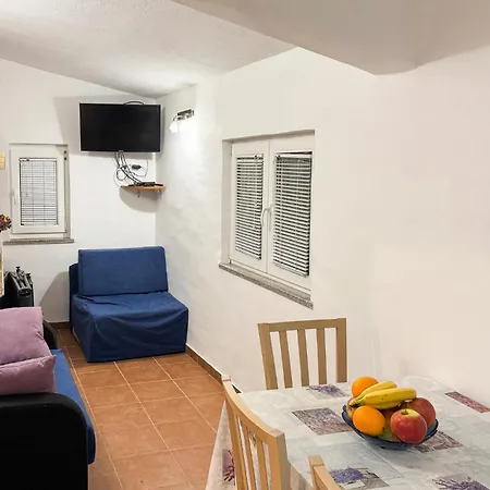 1 Bedroom Amazing In Apartment Pula