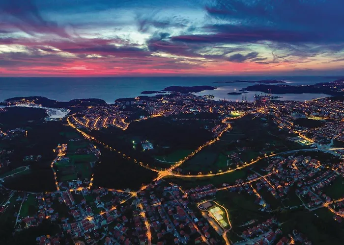 Stunning In With Wifi דירה פולה